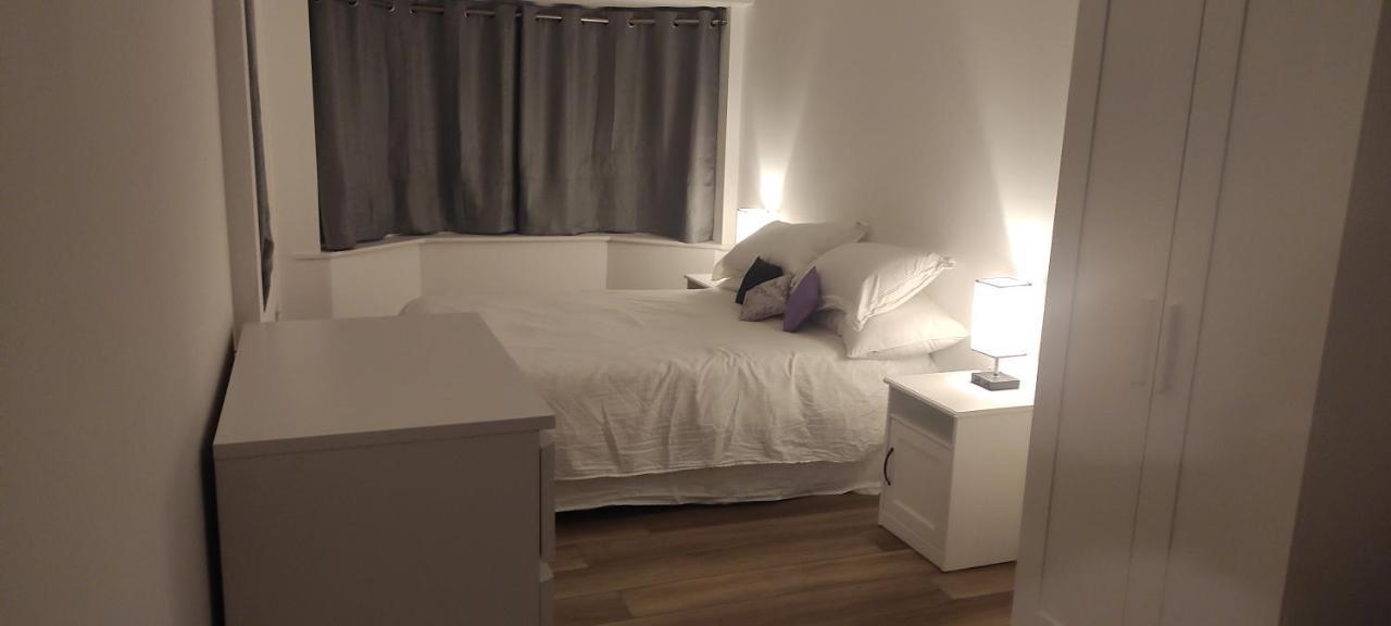 Adorable One-Bedroom Flat With Patio Garden. Southwick  Luaran gambar